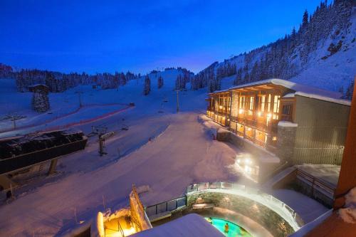 Sunshine Hotel | Sunshine Mountain Lodge