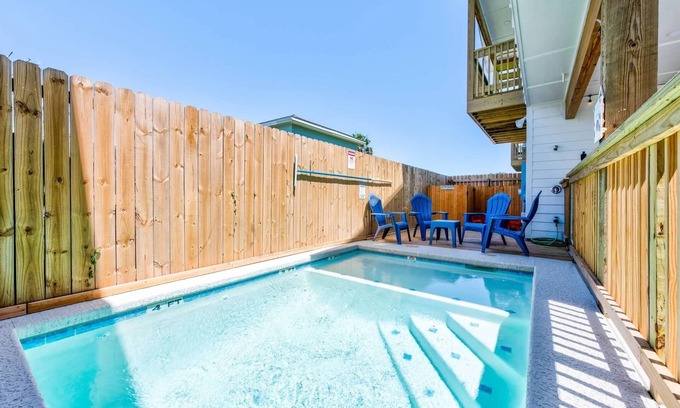 Port Aransas House | Sunshine on Nine: New Build w/Private Heated Pool, Golf Cart Access & Near Beach