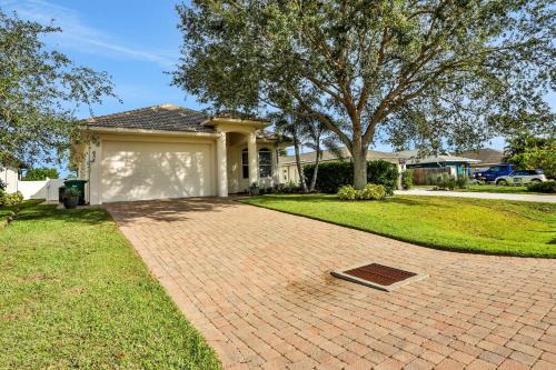 Naples Park House | Sunshine Paradise