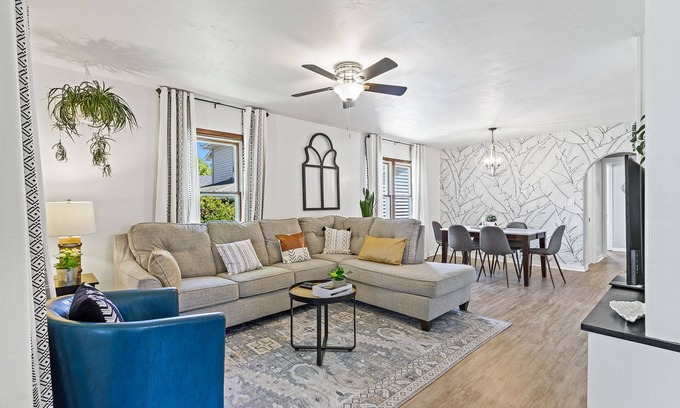 Wisconsin Dells House | Sunshine Retreat on Vine, Steps from Broadway