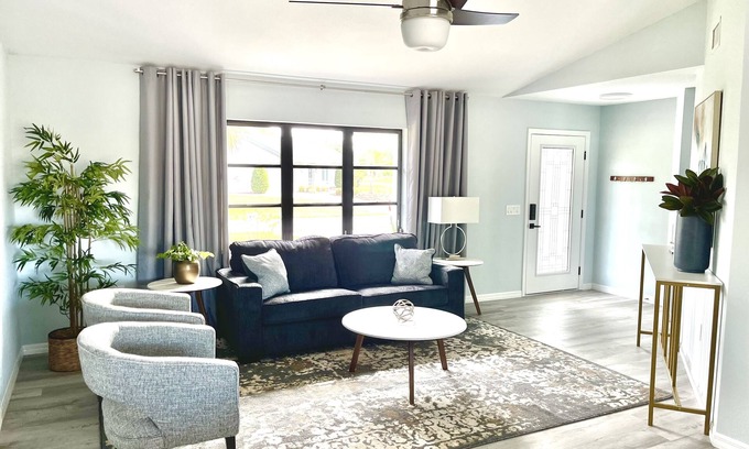 Englewood East House | Sunshine Stay Bungalow- Family Friendly Pool Home - Close to local Beaches