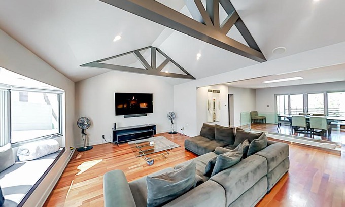 Studio City House | Sunshine Terrace Charms