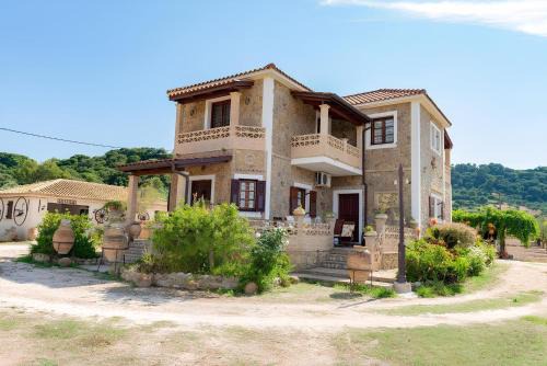 Ano Vasilikos House | Sunshine Villa