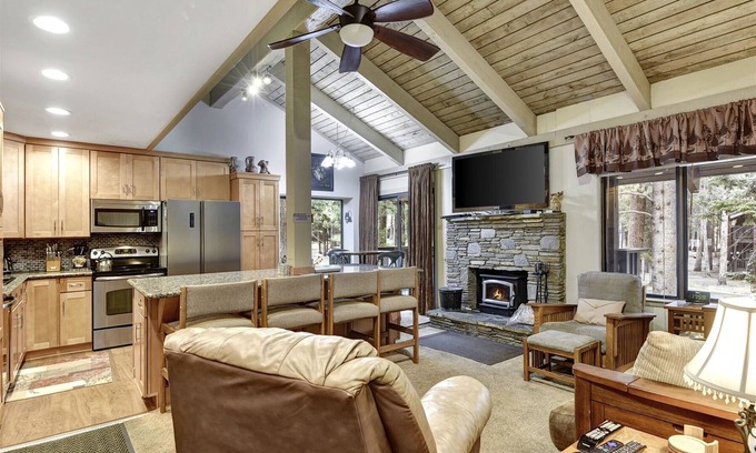 Mammoth Lakes Condo | Sunshine Village 148: Near Eagle Lodge & Sierra Star Golf