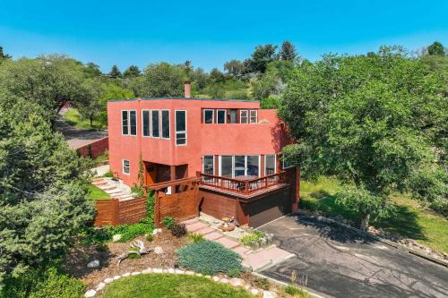 Skyway House | Sunstone Mesa Luxe Broadmoor Getaway w Hot Tub