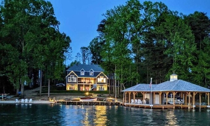 Bumpass House | SUNSWEPT VISTA - Fabulous 7-bedroom house at LAKE ANNA Virginia
