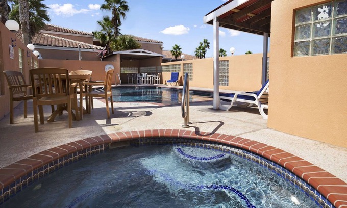 South Padre Island Hotel | Super 8 by Wyndham South Padre Island