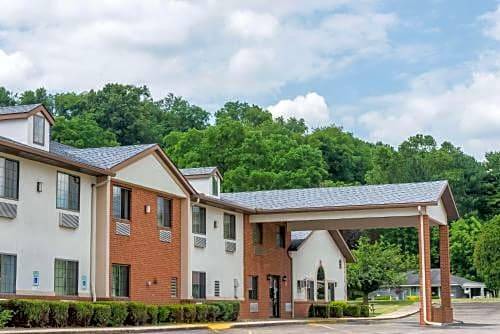 Coshocton Hotel | Super 8 by Wyndham Coshocton Roscoe Village