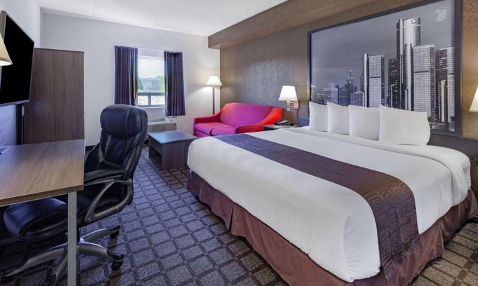 Windsor Hotel | Super 8 by Wyndham Ambassador Bridge Windsor ON