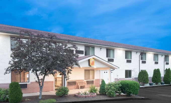 Augusta Hotel | Super 8 by Wyndham Augusta
