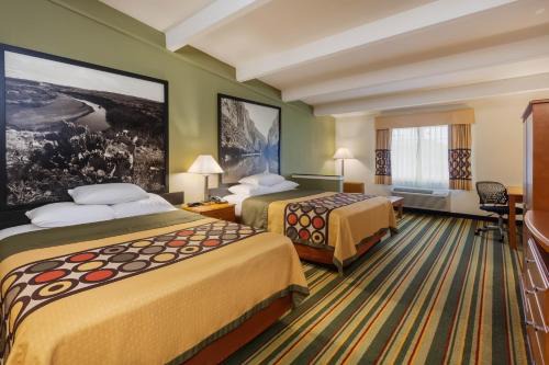 Beaumont Hotel | Super 8 by Wyndham Beaumont I-10 College St