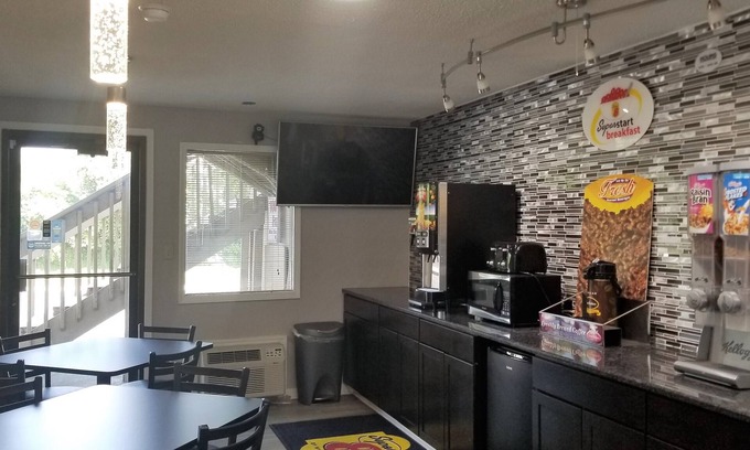 Brownsburg Hotel | Super 8 by Wyndham Brownsburg