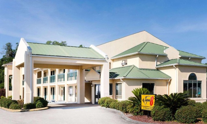Brunswick Hotel | Super 8 by Wyndham Brunswick South I-95