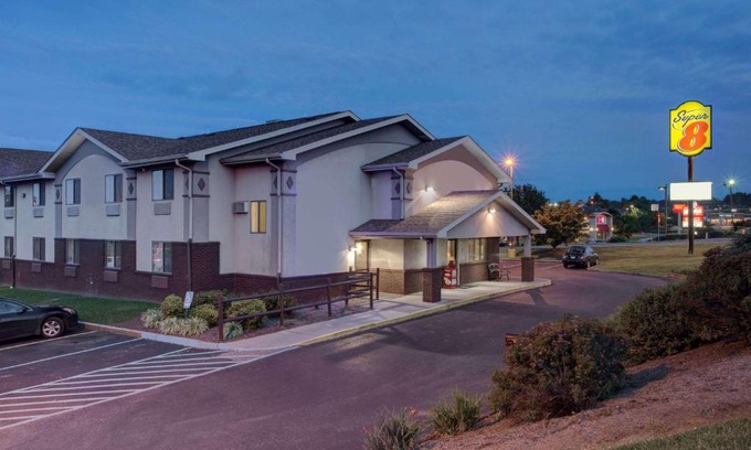 Christiansburg Hotel | Super 8 by Wyndham Christiansburg/Blacksburg Area