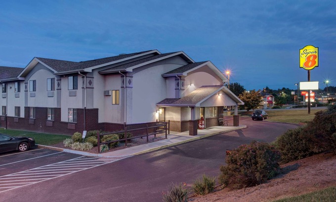 Christiansburg Hotel | Super 8 by Wyndham Christiansburg/Blacksburg Area