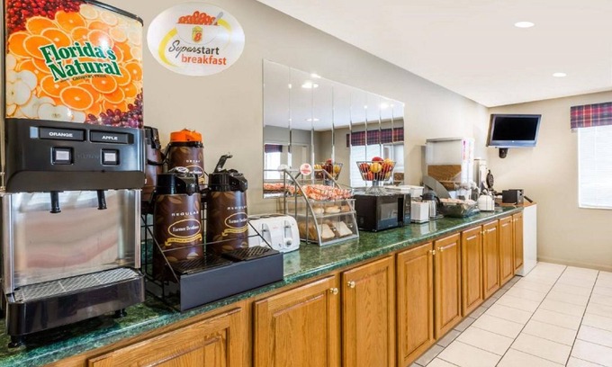 Chanute Hotel | Super 8 by Wyndham Chanute