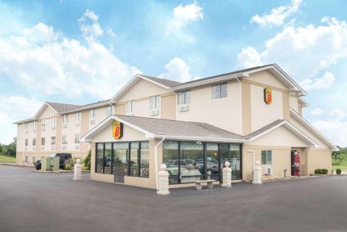North Corbin Hotel | Super 8 by Wyndham Corbin KY