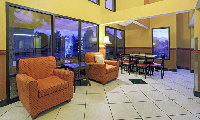 Northeast Park Hill Hotel | Super 8 by Wyndham Denver Stapleton