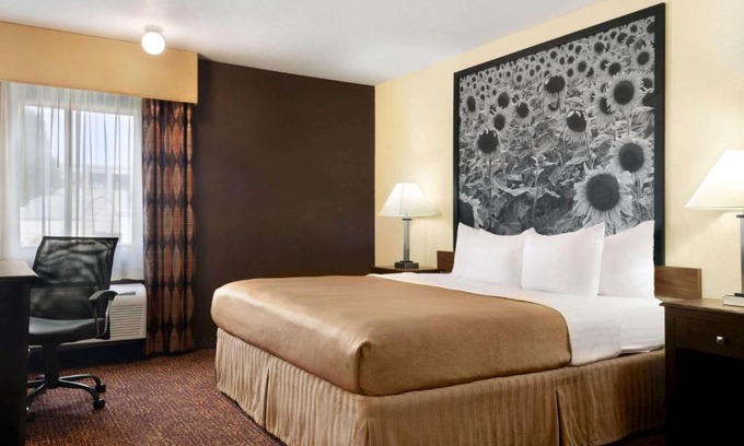 Berwick Hotel | Super 8 by Wyndham Des Moines