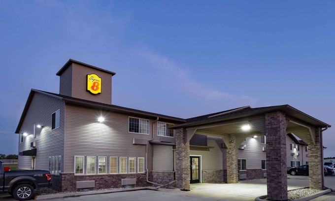 Fort Dodge Hotel | Super 8 by Wyndham Fort Dodge IA