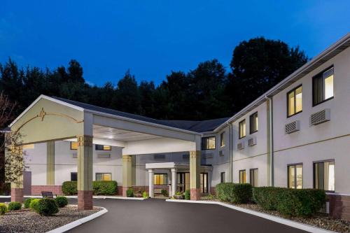 Mercer Hotel | Super 8 by Wyndham Grove City