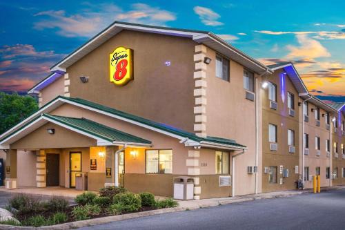 Harrisonburg Hotel | Super 8 by Wyndham Harrisonburg