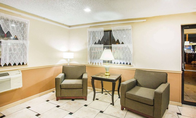 Harrisonburg Hotel | Super 8 by Wyndham Harrisonburg