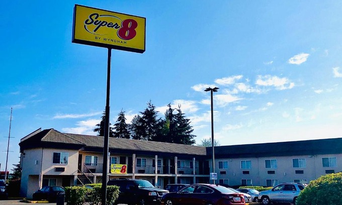 Lynnwood Hotel | Super 8 by Wyndham Lynnwood