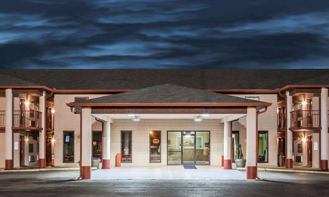 Malvern Hotel | Super 8 by Wyndham Malvern