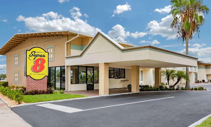 Melbourne Hotel | Super 8 by Wyndham Melbourne