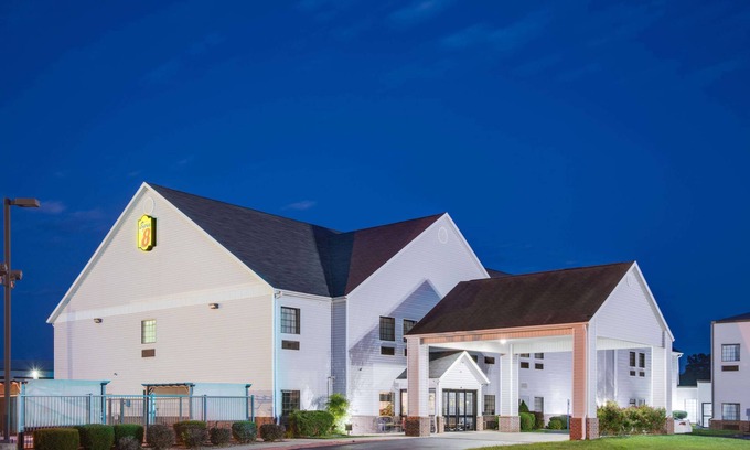 Monett Hotel | Super 8 by Wyndham Monett