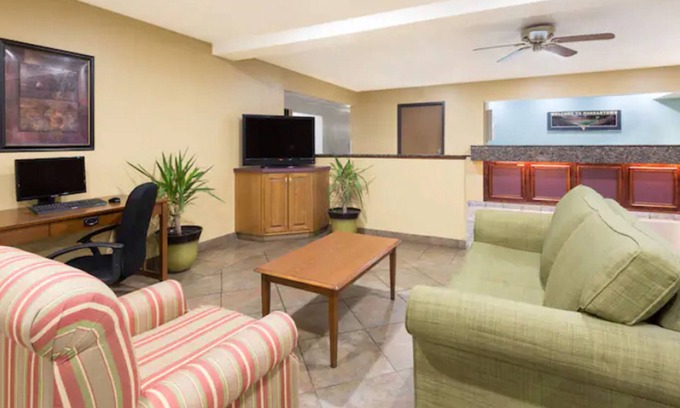 Dellslow Hotel | Super 8 by Wyndham Morgantown