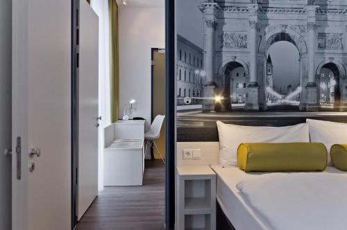 Schwabing-Freimann Hotel | Super 8 by Wyndham Munich City North