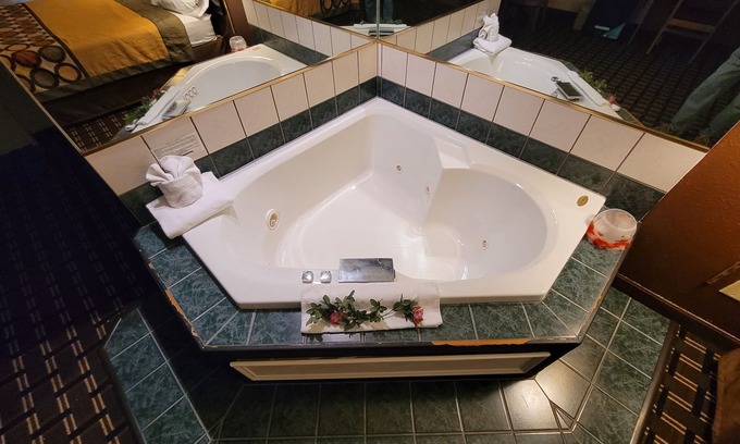 Newcomerstown Hotel | Super 8 by Wyndham Newcomerstown