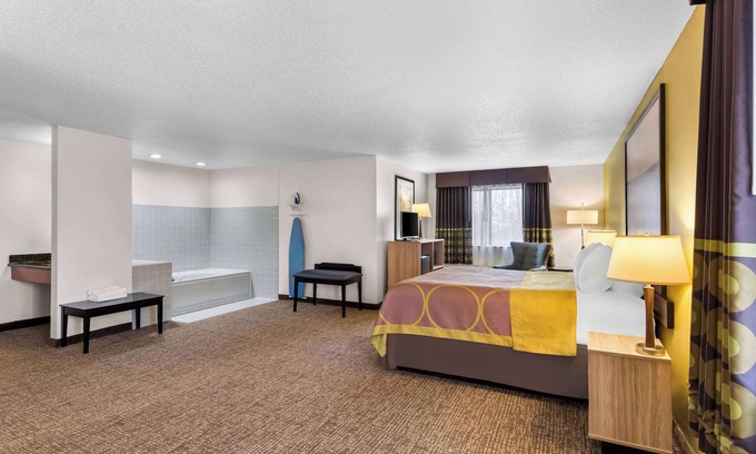 Oelwein Hotel | Super 8 by Wyndham Oelwein