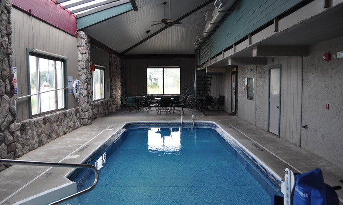 Petoskey Hotel | Super 8 by Wyndham Petoskey