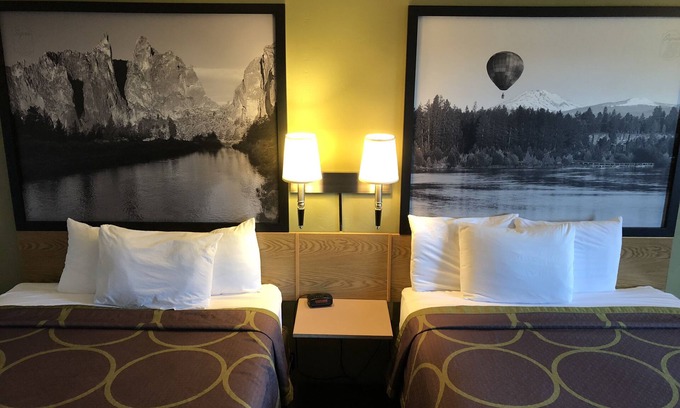 Redmond Hotel | Super 8 by Wyndham Redmond