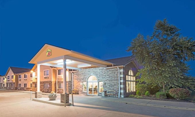 Richmond Hotel | Super 8 by Wyndham Richmond