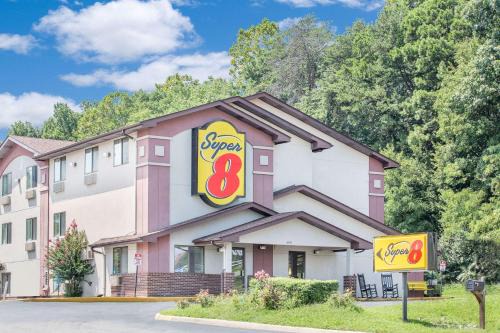Roanoke Hotel | Super 8 by Wyndham Roanoke VA