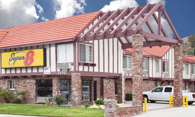 Canyon Country Hotel | Super 8 by Wyndham Santa Clarita/Valencia