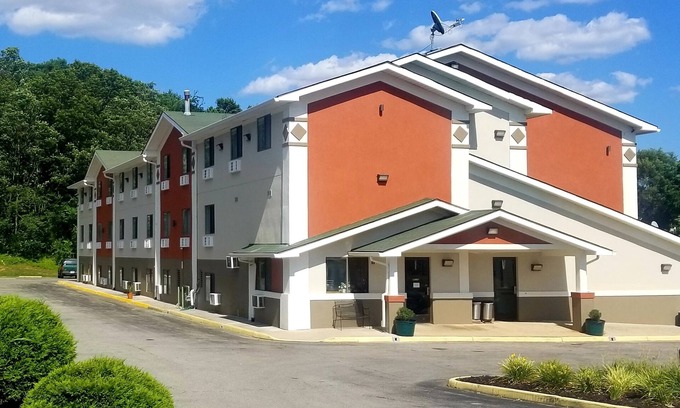 Salem Hotel | Super 8 by Wyndham Salem VA
