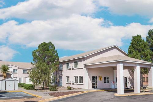 Polvadera Hotel | Super 8 by Wyndham Socorro