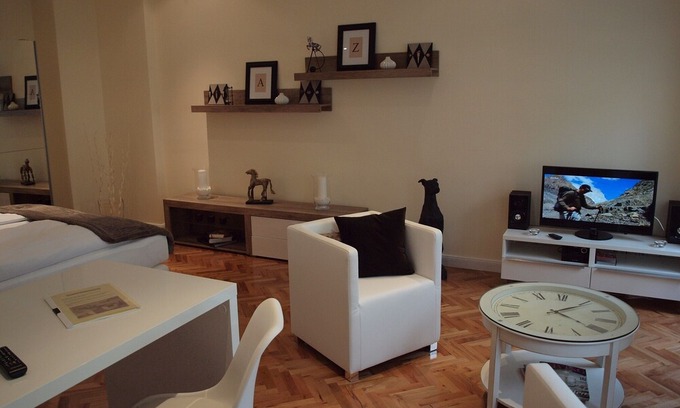Moabit Apartment | Super * * * apartment at the main station with garden, internet, washing machine