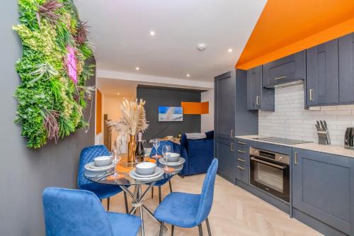 Montpelier Apartment | Super Central 2 Bedroom Aarptment Next to Brighton Beach & Shopping Center Sleep 6