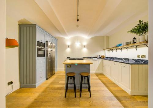 New Town Apartment | Super central Edinburgh Castle basement