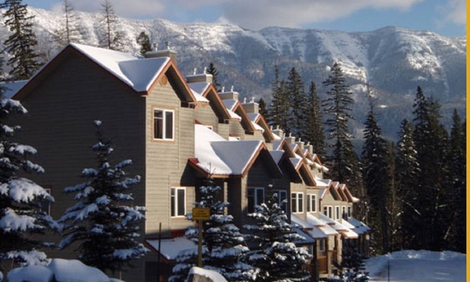 East Kootenay Condo | Super Clean Amazing Fireplace Ski-in Condo On Hill With Private Hot Tub & BBQ
