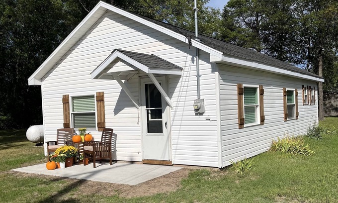 Mio Cabin | Super clean cabin near ORV trails & AuSable River, walking distance to town Mio.