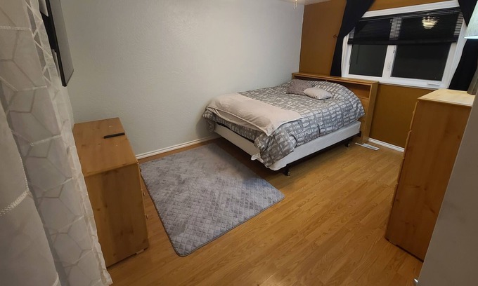 Abbott Loop House | Super clean townhouse