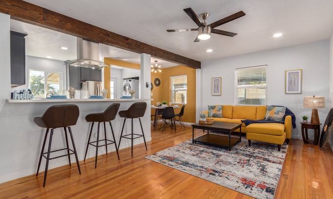 Encanto House | Super Cute House in Coronado District! Walk to Banner University Hospital!