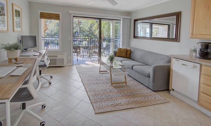 Hilton Head Island Villa | Super-Cute Villa with Ocean View and Two Bikes!